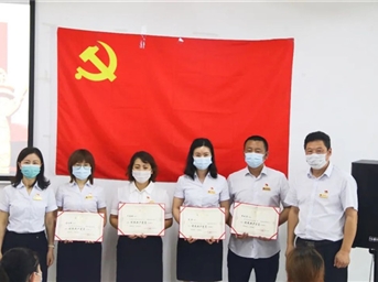 中電建五興：黨旗飄揚領(lǐng)共建 紅色友鄰聚美好